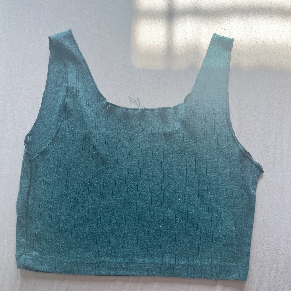 SHEIN Green Asymmetrical Crop Tank Top - Picture 2 of 2